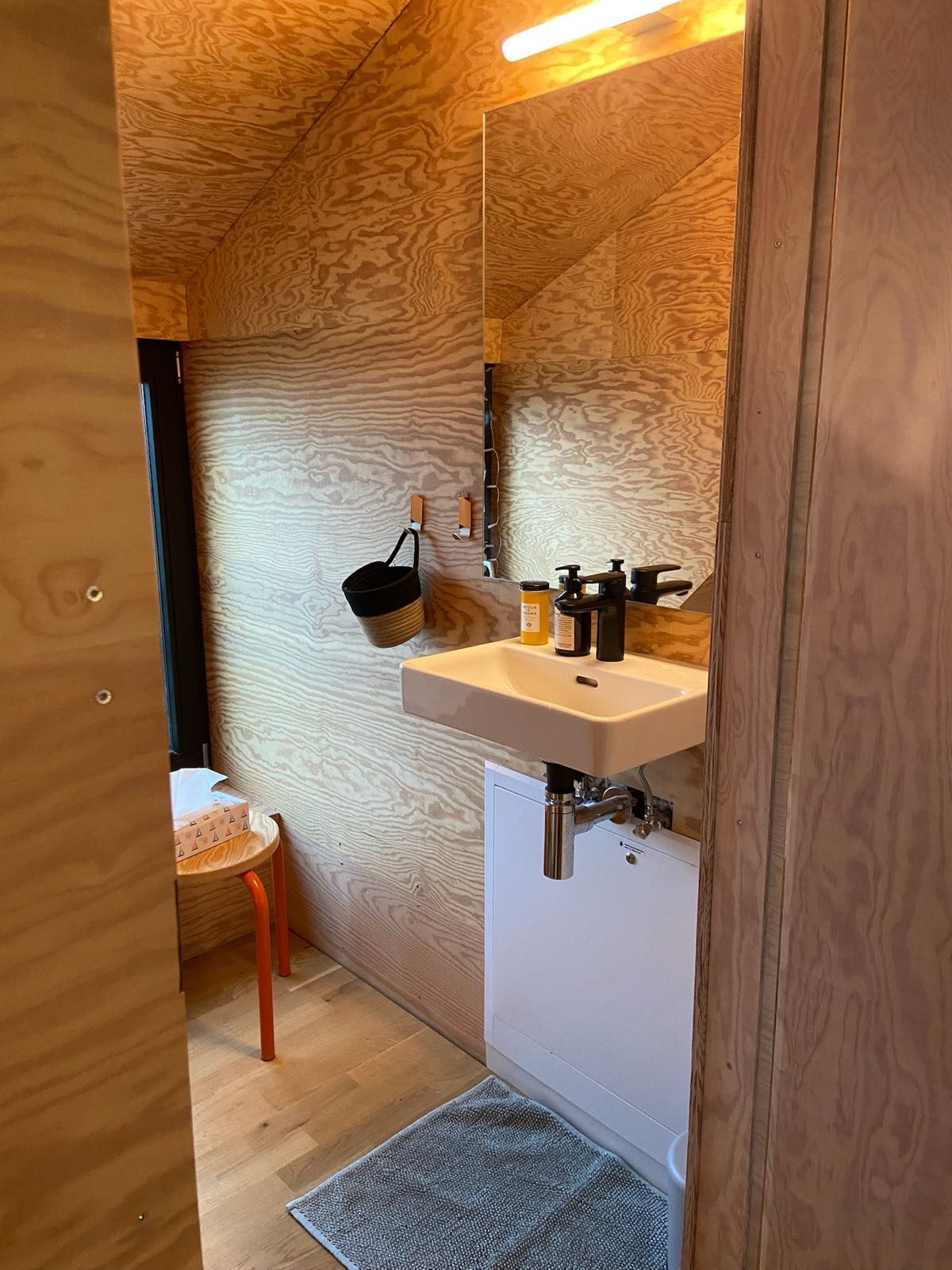 Bad mit Holzdetails